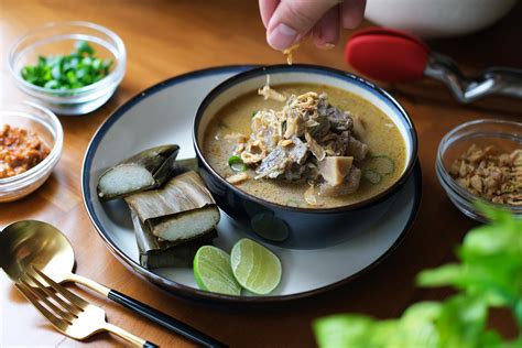  Soto Makassar: Sống động với vị Umami của nước dùng và sự lôi cuốn của hương liệu!